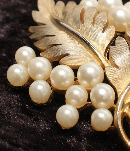 トリファリ ブローチ リーフモチーフ レディース TRIFARI