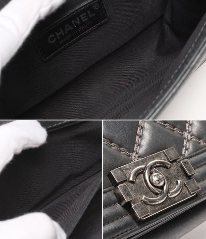 CHANEL チェーンショルダーバッグ 肩掛け 斜め掛け シルバー金具 シングルフラップ   マトラッセ 23番台 ボーイシャネル レディース シャネル
