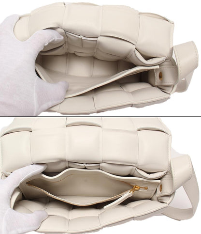 ボッテガ・ヴェネタ ショルダーバッグ 斜め掛け 肩掛け パデッド カセット イントレチャート レディース BOTTEGA VENETA