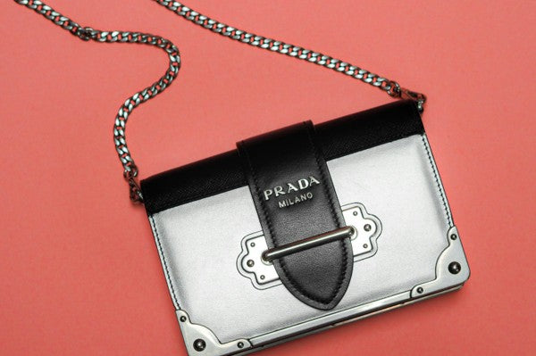 入手困難✨ プラダ PRADA ショルダーストラップ ロゴ金具 ユニセックス