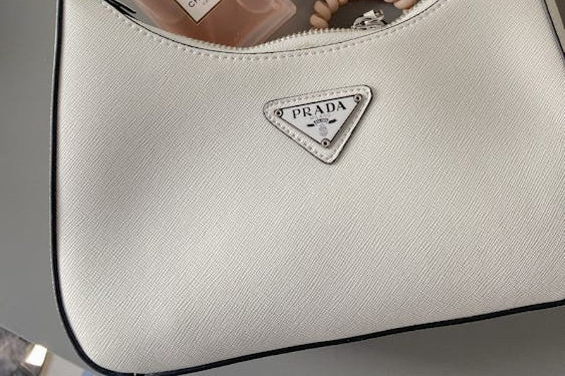 PRADA ブラック バックパック 美品 鑑定書＆袋付き Yahoo!オークション - 【鑑定書付き】PRADA プラダ リュック 黒