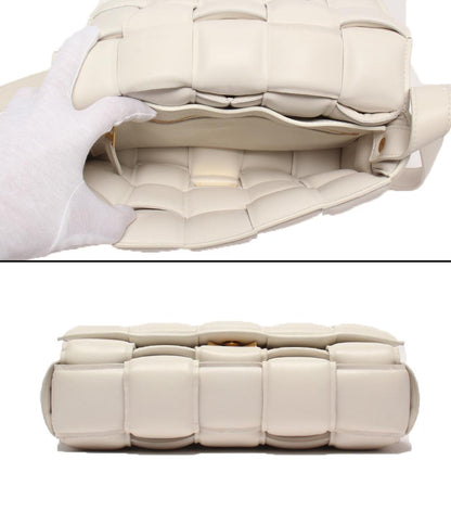 ボッテガ・ヴェネタ ショルダーバッグ 斜め掛け 肩掛け パデッド カセット イントレチャート レディース BOTTEGA VENETA