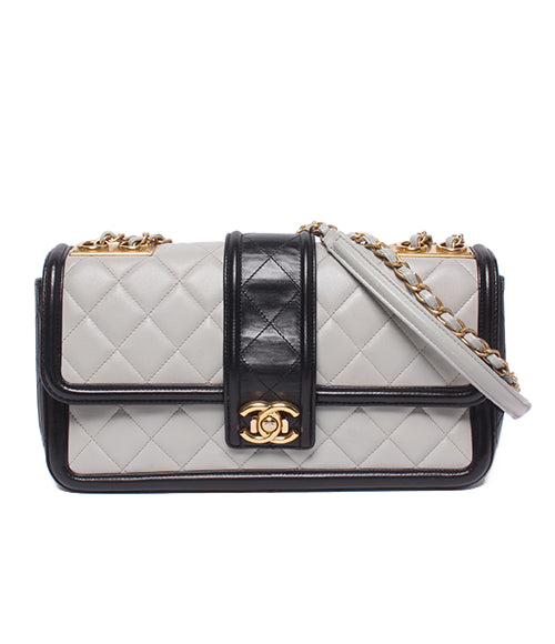CHANEL チェーンショルダーバッグ 肩掛け 斜め掛け ゴールド金具 20番台 デカマトラッセ ダブルチェーン シングルフラップ レディース シャネル