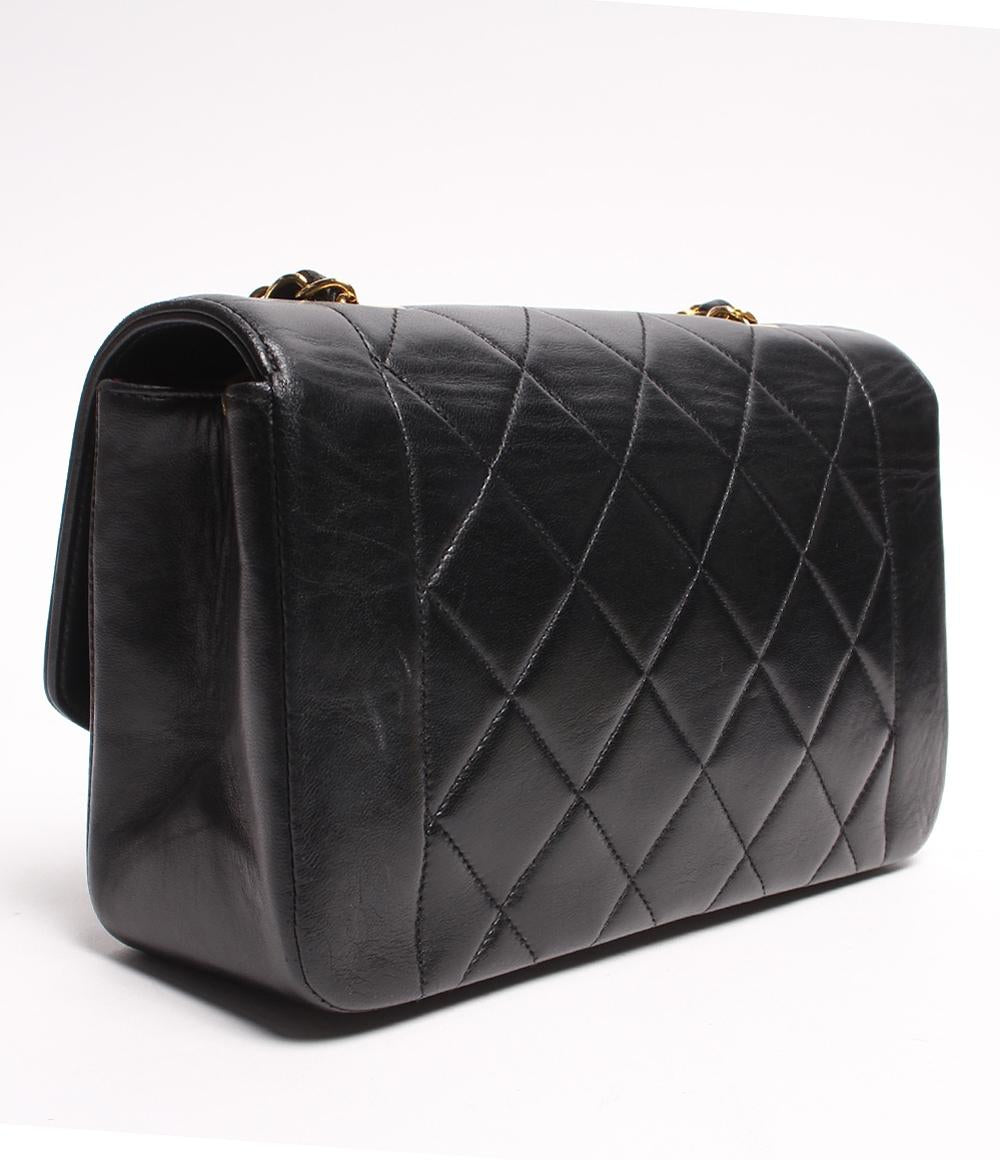 シャネル チェーンレザーショルダーバッグ ココマーク ゴールド金具 ダイアナ22 マトラッセ レディース CHANEL