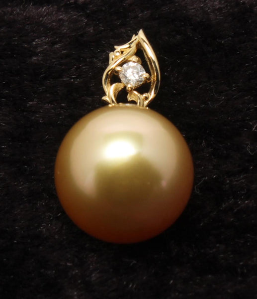 美品 ペンダントトップ K18 パール 12mm ダイヤ 0.05ct レディース