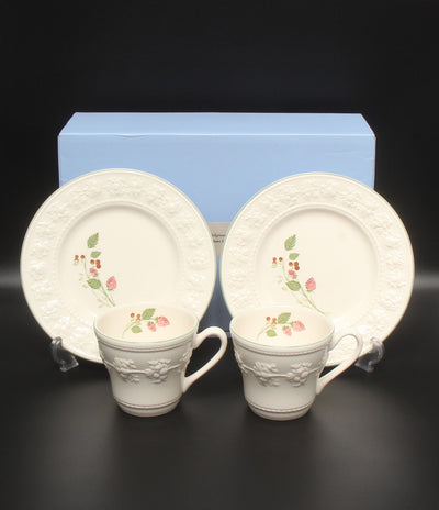 美品 WEDGWOOD プレート 皿 20cm マグカップ 4点セット フェスティビティ ラズベリー ウエッジウッド