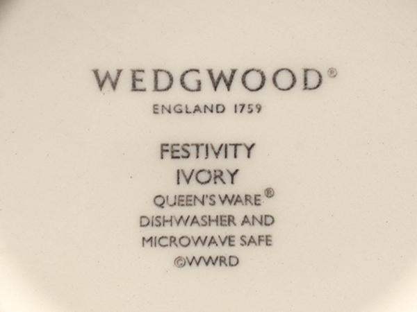 美品 WEDGWOOD マグカップ フェスティビティ アイボリー ウエッジウッド