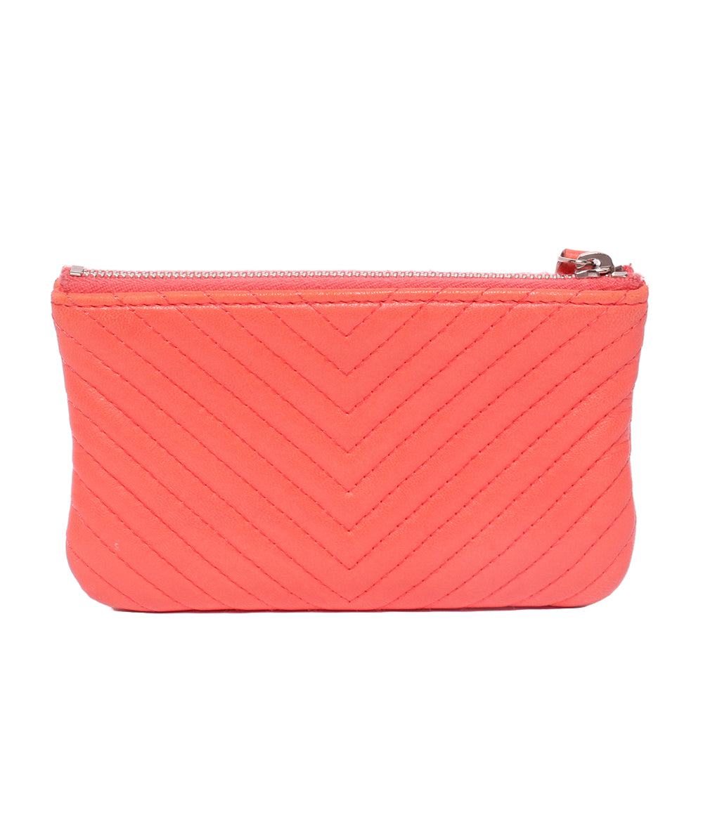 CHANEL ポーチ Vステッチ シルバー金具 22番台 レディース シャネル