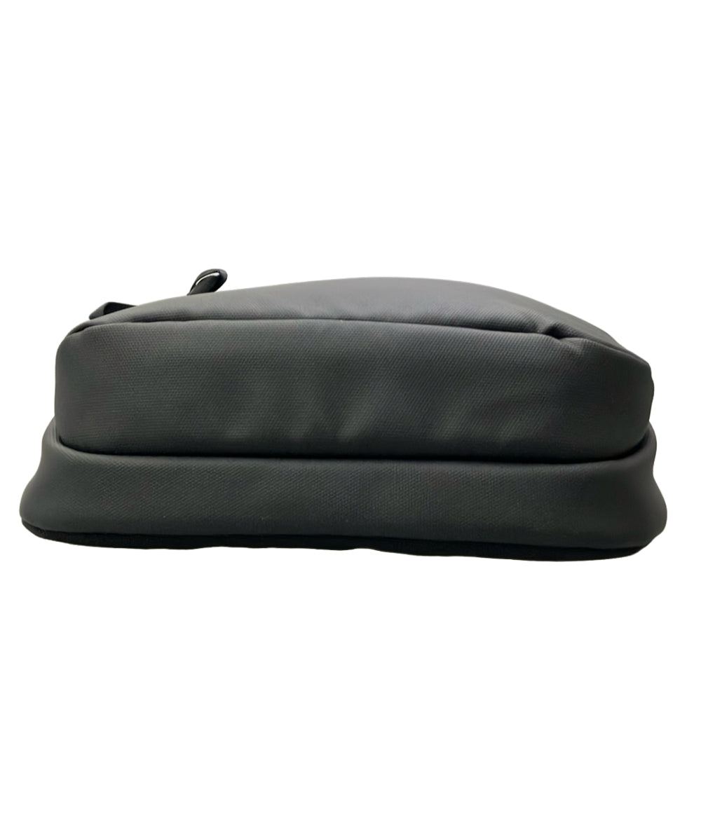 美品 incase ショルダーバッグ 斜め掛け ユニセックス インケース