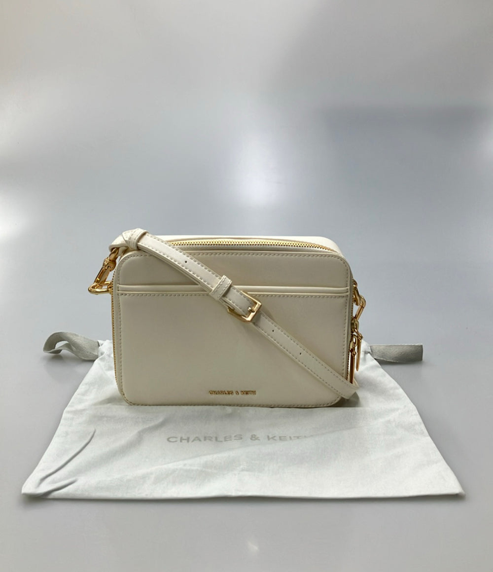 美品 CHARLES&KEITH ショルダーバッグ 斜め掛け レディース チャールズ＆キース