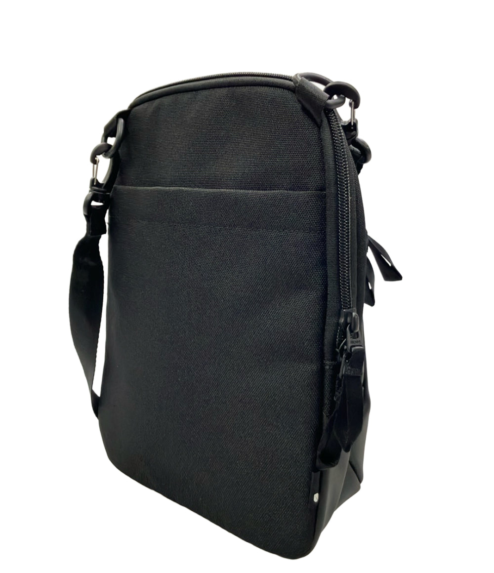 美品 incase ショルダーバッグ 斜め掛け ユニセックス インケース