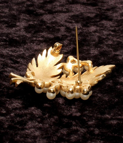 トリファリ ブローチ リーフモチーフ レディース TRIFARI