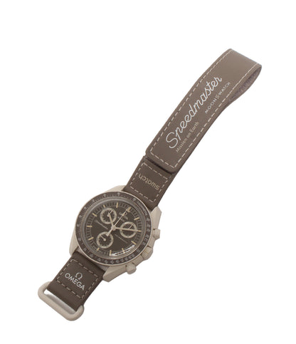 美品 Swatch OMEGA 腕時計 MISSION ON EARTH – DESERT クオーツ グレージュ レディース メンズ スウォッチ オメガ