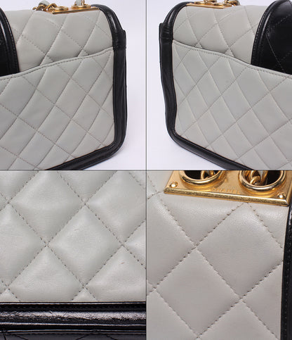 CHANEL チェーンショルダーバッグ 肩掛け 斜め掛け ゴールド金具 20番台 デカマトラッセ ダブルチェーン シングルフラップ レディース シャネル
