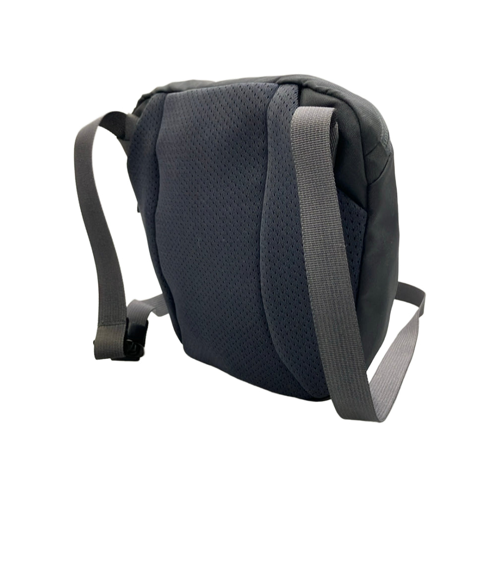 美品 ARC'TERYX ショルダーバッグ 斜め掛け レディース アークテリクス