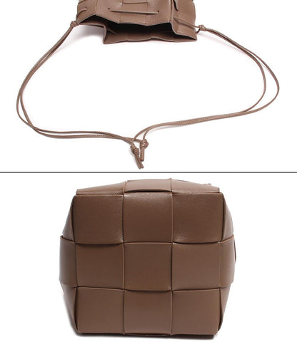 ボッテガベネタ レザー ショルダーバッグ クロスボディ スモール カセット ラム カーフスキン トープグレー 680218 VCQC4 2560 レディース