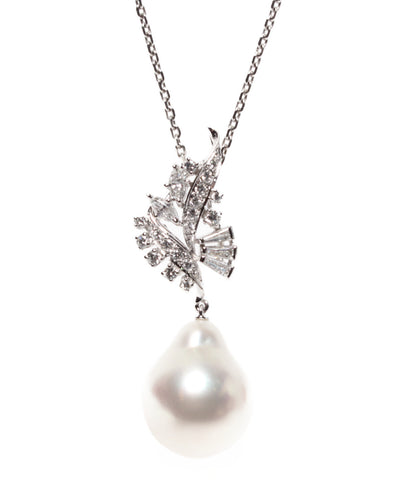 Mikimoto beauty products PT900 white butterfly Pearl 14.33mm diamond pendant Ladies' (necklace) MIKIMOTO