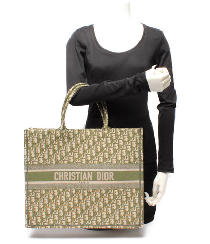 Christian Dior Beauty กระเป๋าหนังสือ Totate Christian Dior