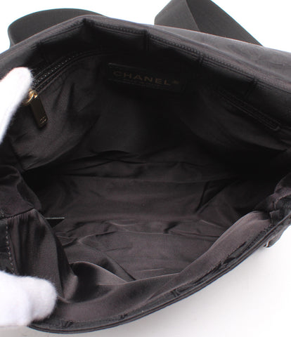 Chanel กระเป๋าสะพายไหล่ฉลากของผู้หญิง Chanel