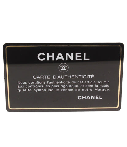 香奈儿手提袋中的名片妇女Chanel