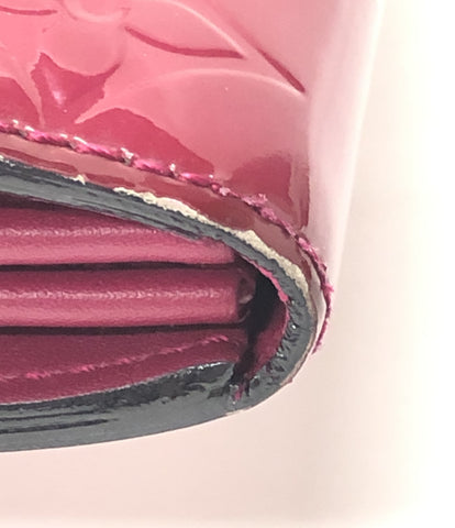 Louis Vuitton กระเป๋าสตางค์ยาวสองใบที่มีตัวยึดพับ Portofoille ซาร่าห์โรสแอนเดียน Verni M93530 สุภาพสตรี (กระเป๋ายาว) Louis Vuitton