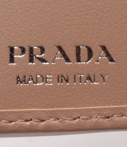 Prada ผลิตภัณฑ์ความงามพับกระเป๋าสตางค์หนัง 1MV204 ผู้หญิง (กระเป๋าสตางค์ 2 เท่า) Prada